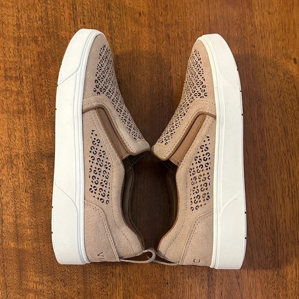 Vionic Beige Perforated Slip-On Shoes. Size 7.5 - Picture 8 of 9